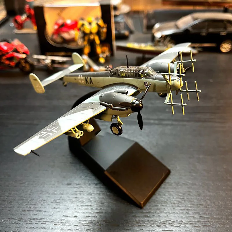 Molded под налягане модел изтребител в мащаб 1/100, немски военен самолет BF-110, реплика на самолета времето на втората световна война, миниатюрна играчка за момче